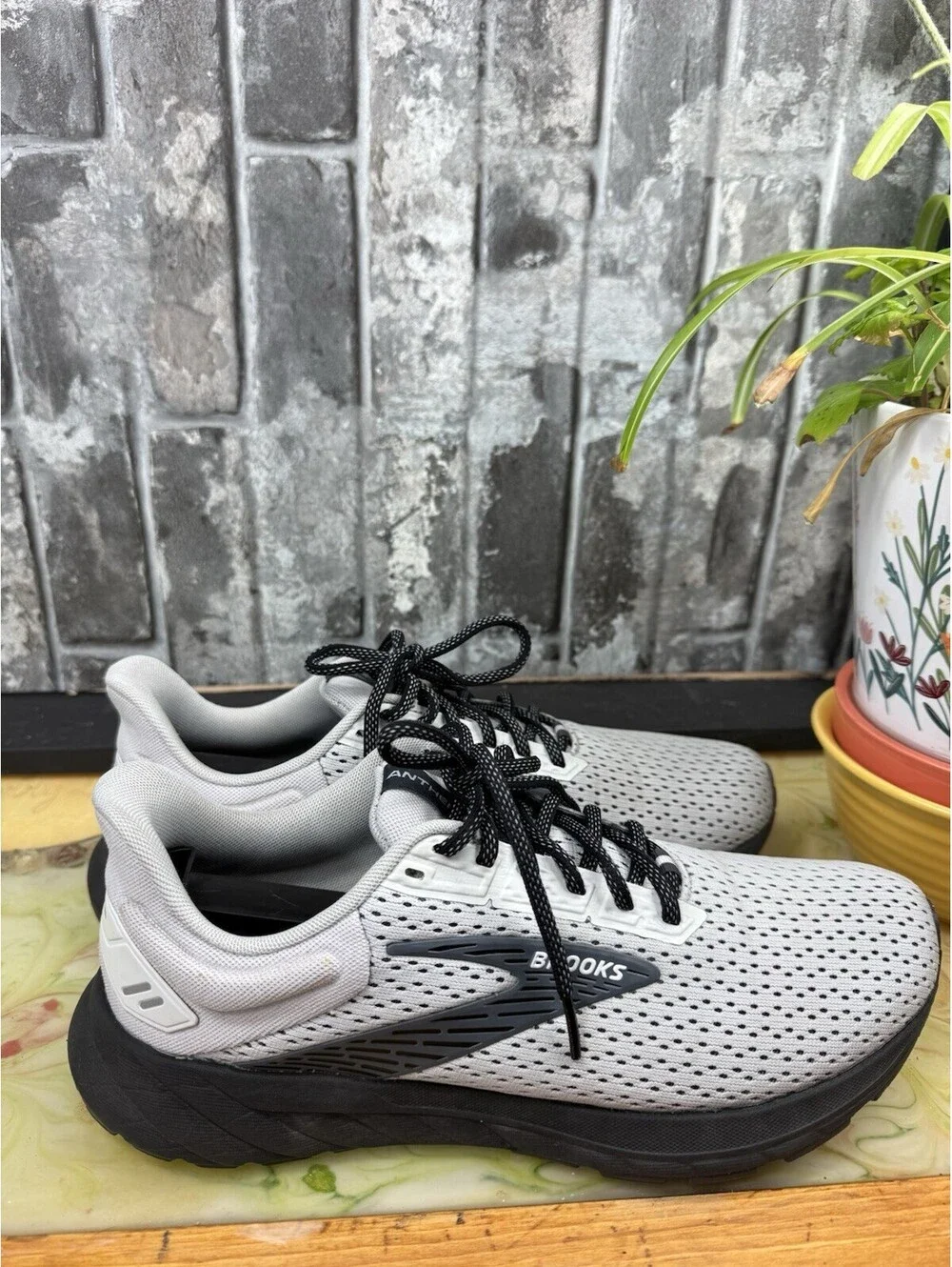 Brooks Anthem 6 Grey/Blackened Pearl Low Top Lace-Up Men's Sneaker Mesh